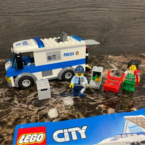 Lego 60142 City Police Money Transporter. - Picture 2 of 7